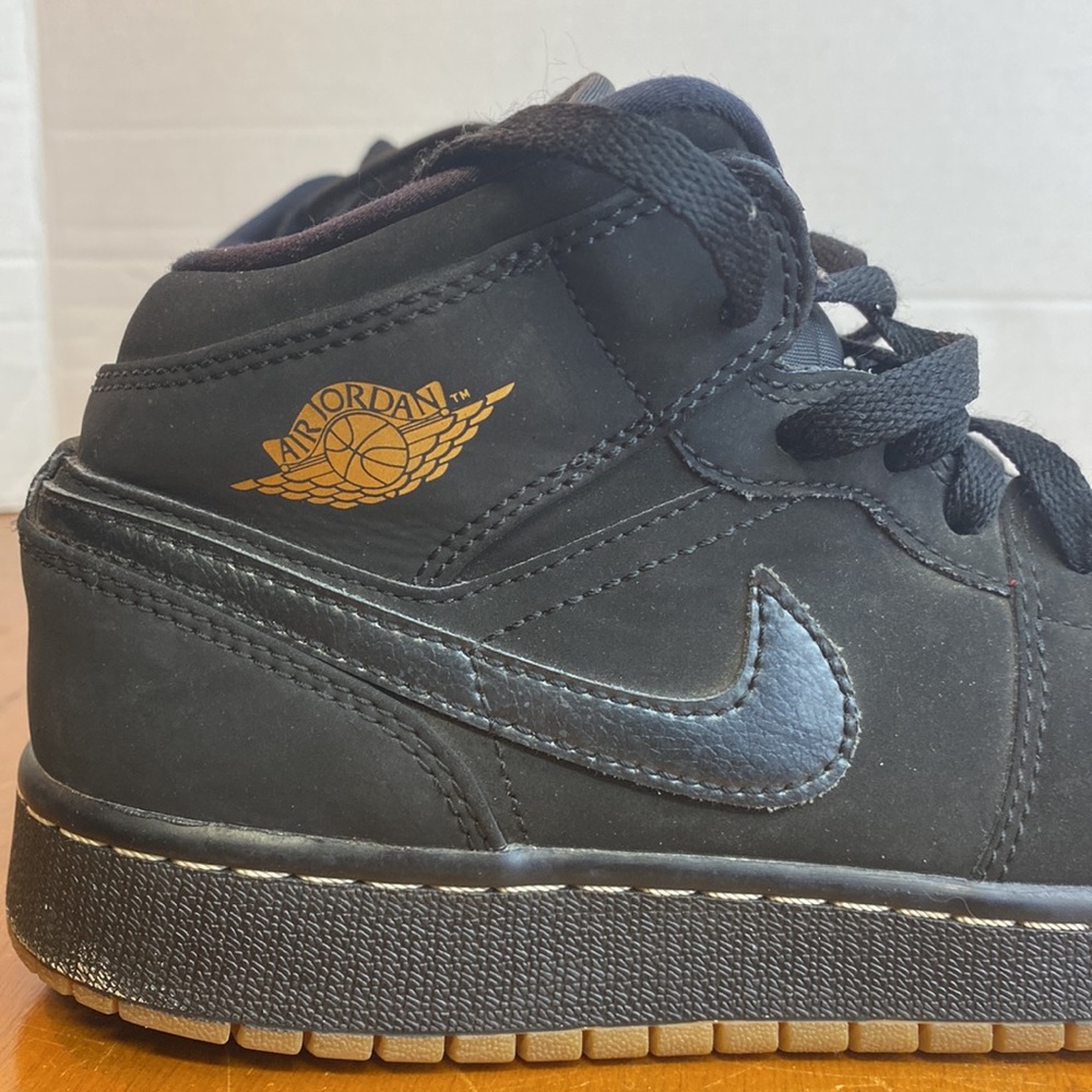 Nike Air Jordan 1 Mid Retro Size 5.5Y - Picture 6 of 11